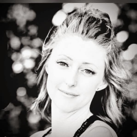 Meet your Posher, Sara - Picture 1 of 1